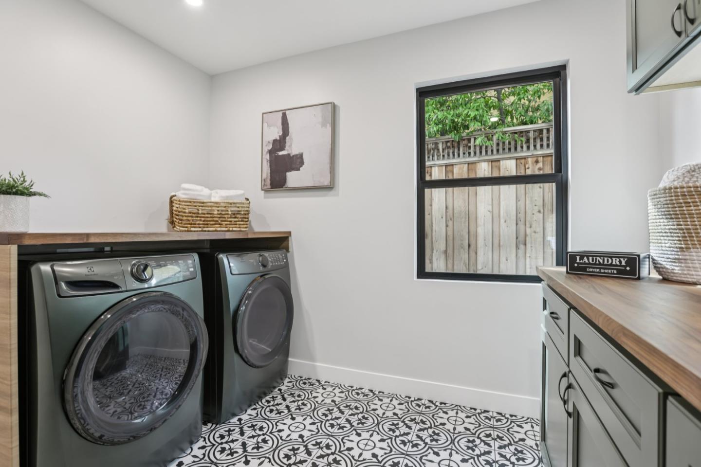 Detail Gallery Image 94 of 141 For 14361 Lenray Ln, San Jose,  CA 95124 - 5 Beds | 4 Baths