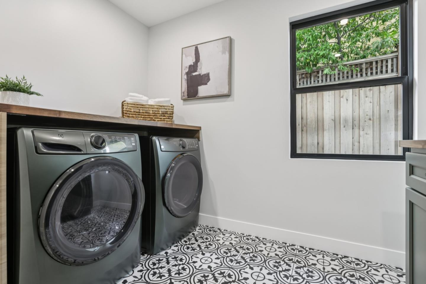 Detail Gallery Image 95 of 141 For 14361 Lenray Ln, San Jose,  CA 95124 - 5 Beds | 4 Baths