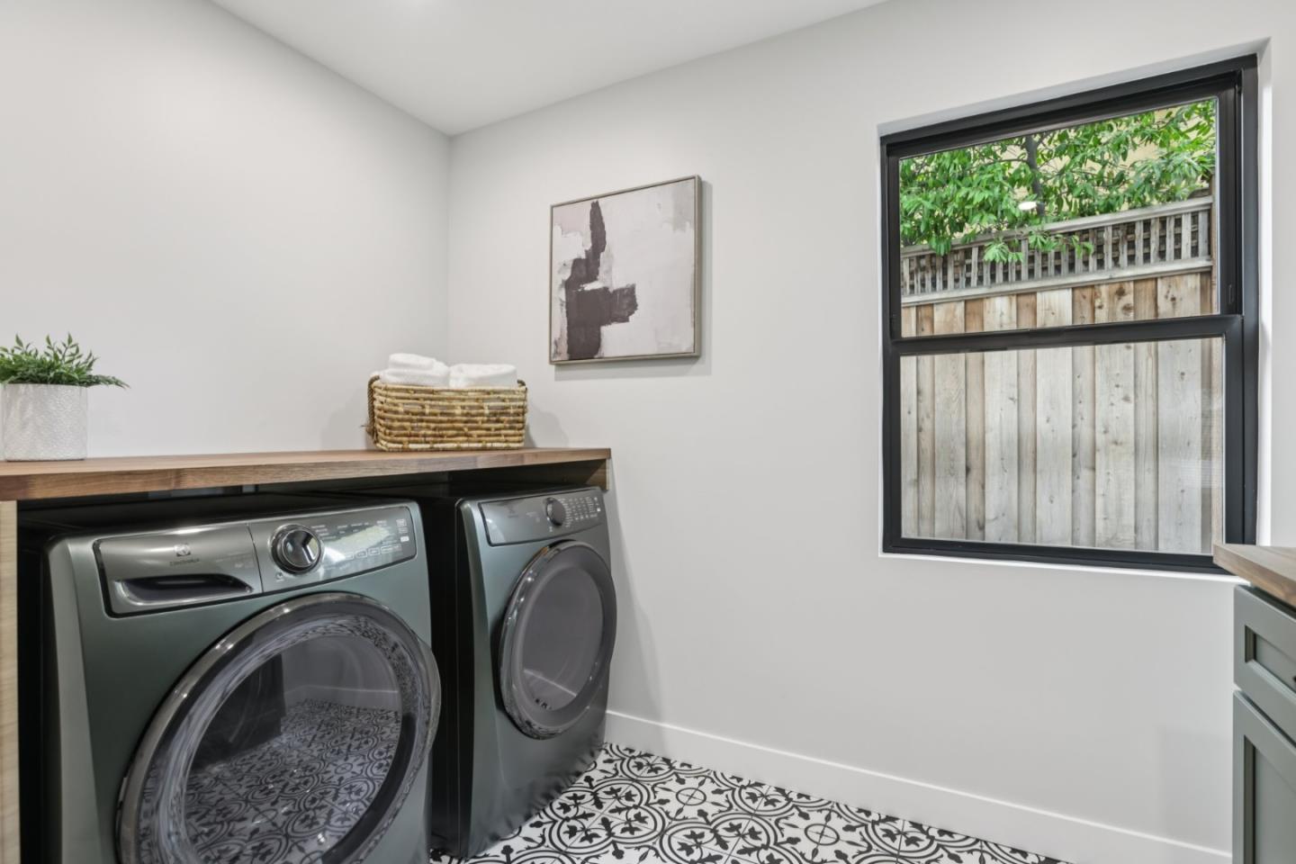 Detail Gallery Image 96 of 141 For 14361 Lenray Ln, San Jose,  CA 95124 - 5 Beds | 4 Baths