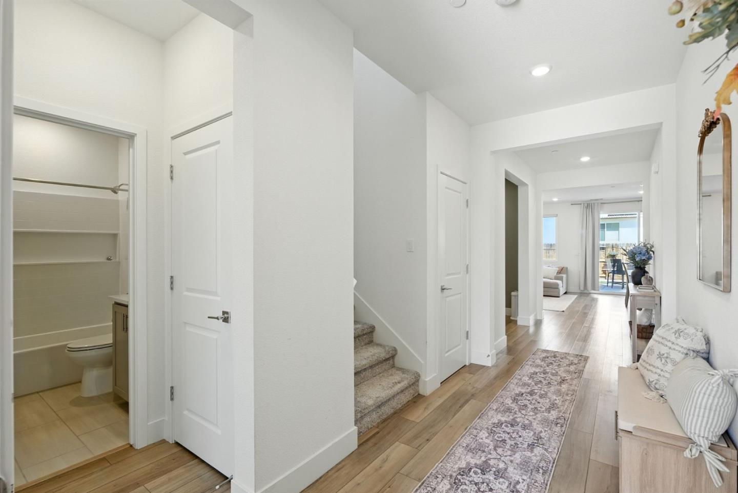 Detail Gallery Image 25 of 64 For 1900 Lotus Ct, Hollister,  CA 95023 - – Beds | – Baths