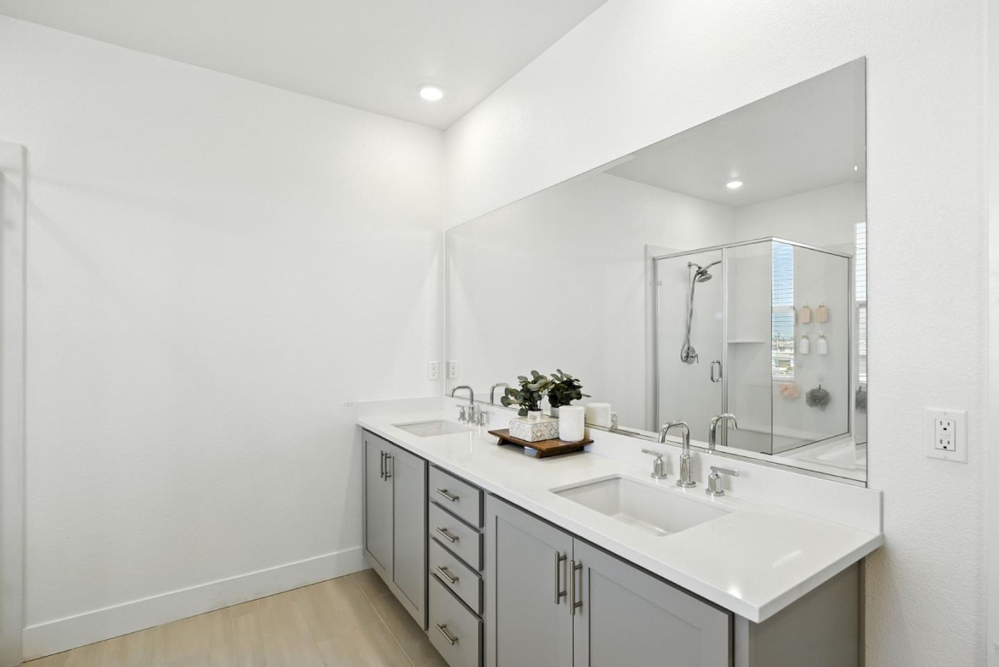 Detail Gallery Image 38 of 64 For 1900 Lotus Ct, Hollister,  CA 95023 - – Beds | – Baths