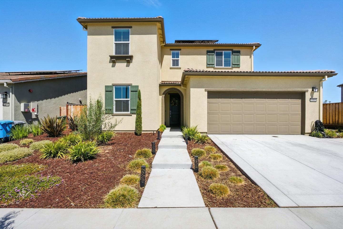 Detail Gallery Image 4 of 64 For 1900 Lotus Ct, Hollister,  CA 95023 - – Beds | – Baths