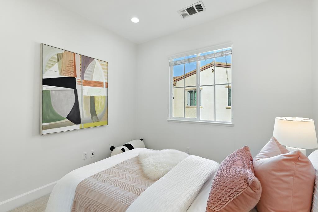 Detail Gallery Image 17 of 36 For 541 Holthouse Ter, Sunnyvale,  CA 94087 - 4 Beds | 3/1 Baths