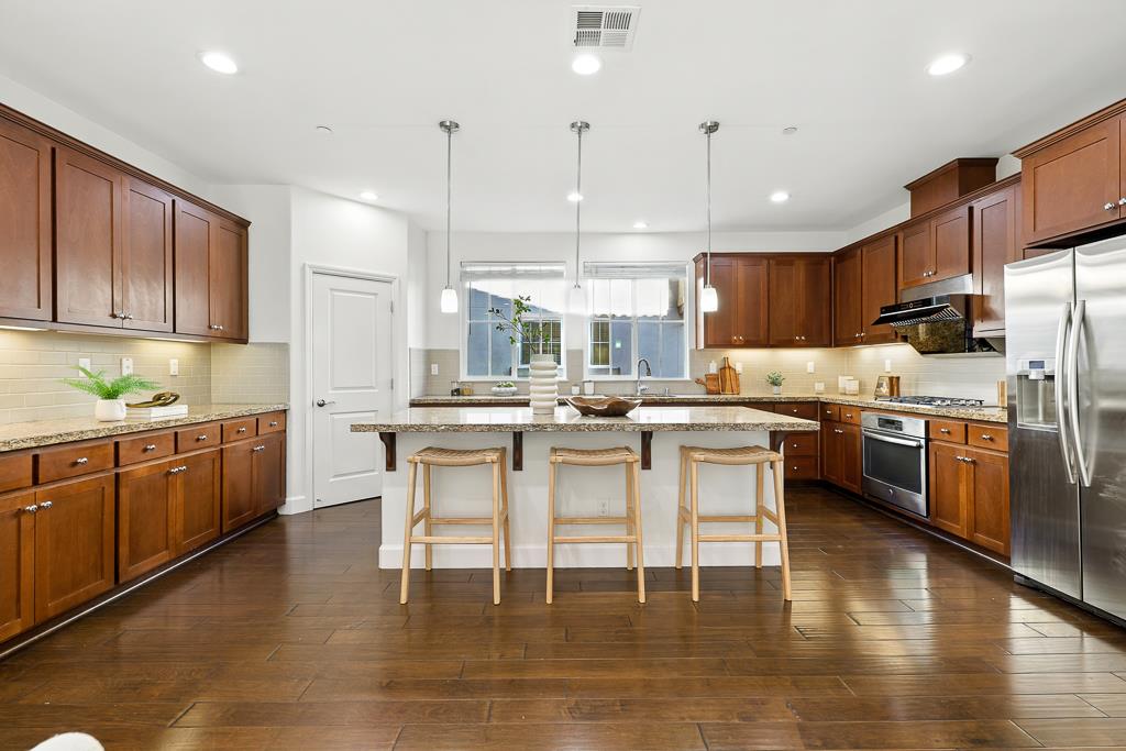 Detail Gallery Image 4 of 36 For 541 Holthouse Ter, Sunnyvale,  CA 94087 - 4 Beds | 3/1 Baths