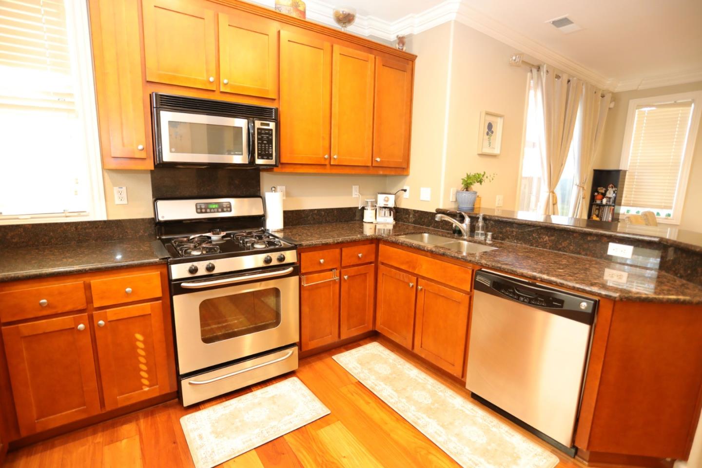 Detail Gallery Image 4 of 25 For 726 Tennyson Dr, Gilroy,  CA 95020 - 3 Beds | 2/1 Baths