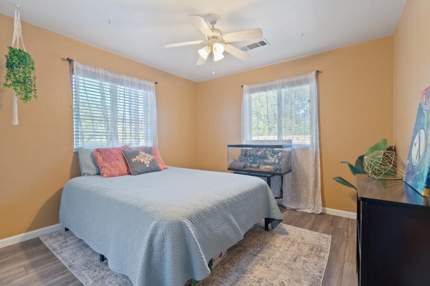 Detail Gallery Image 19 of 50 For 5367 Rosswood Ln, Redding,  CA 96001 - 4 Beds | 2 Baths