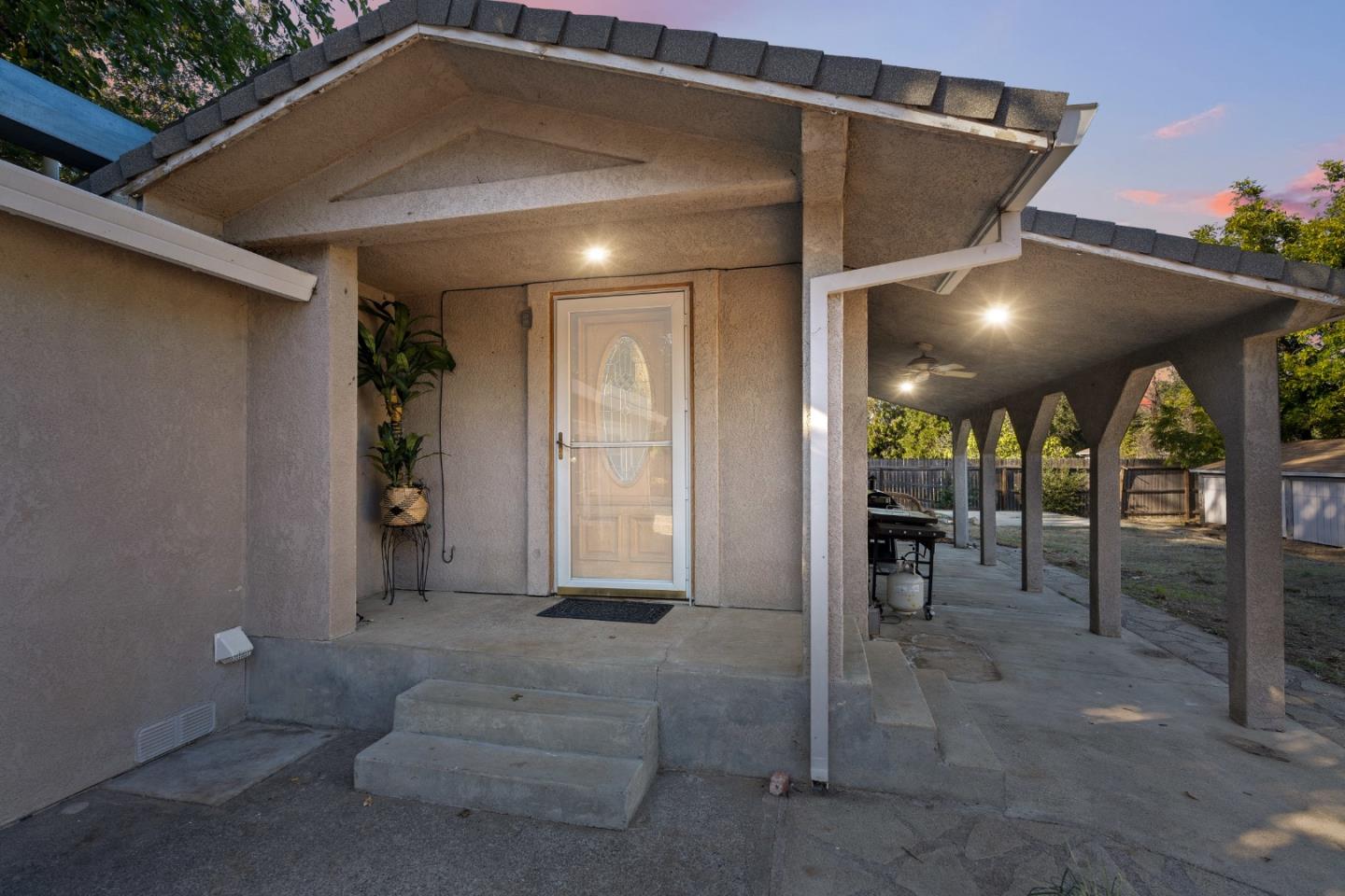 Detail Gallery Image 5 of 50 For 5367 Rosswood Ln, Redding,  CA 96001 - 4 Beds | 2 Baths