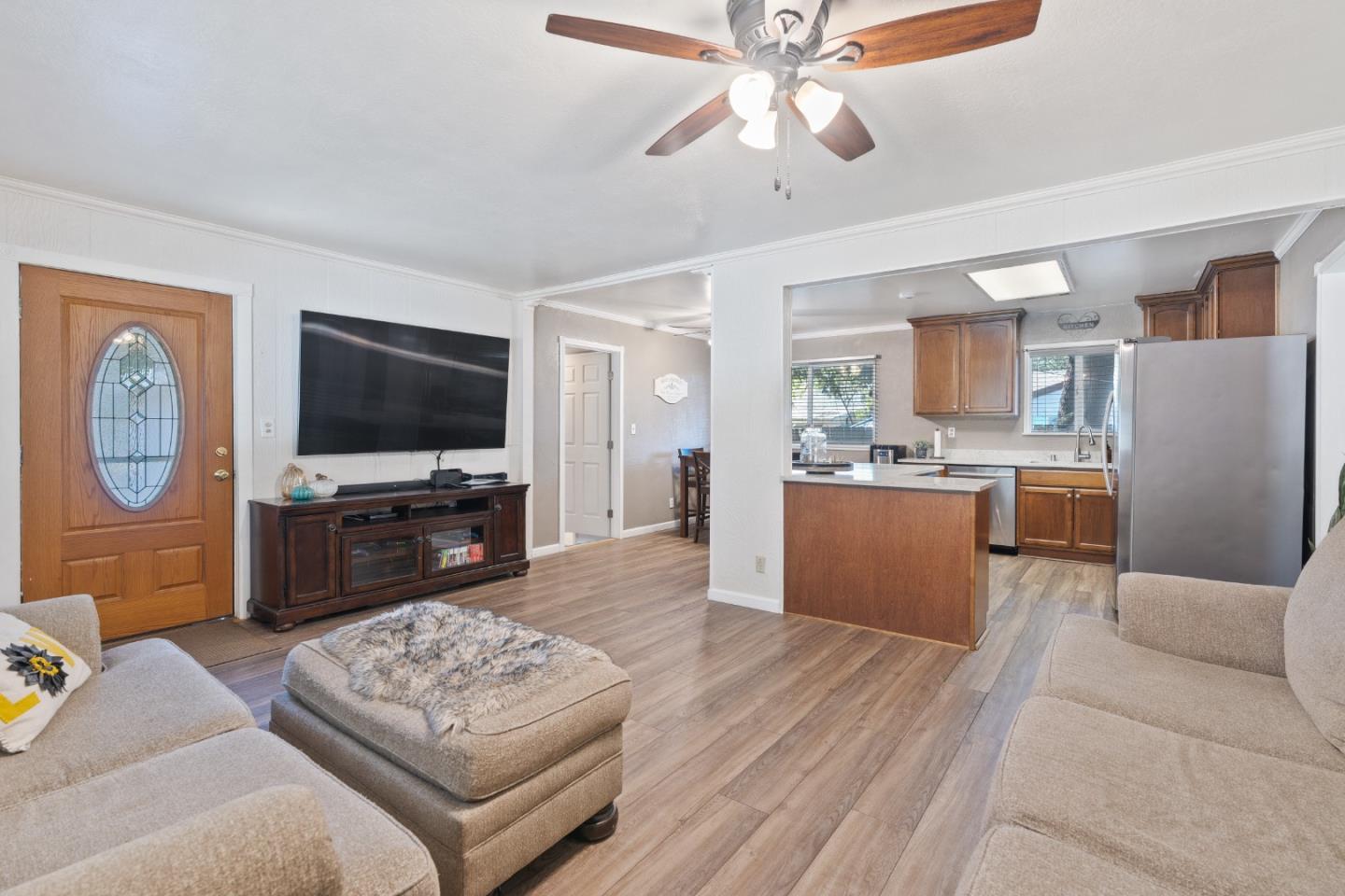 Detail Gallery Image 6 of 50 For 5367 Rosswood Ln, Redding,  CA 96001 - 4 Beds | 2 Baths