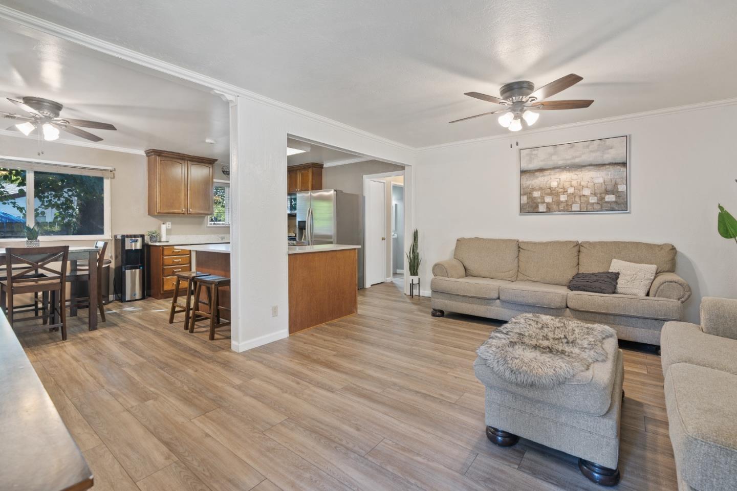 Detail Gallery Image 7 of 50 For 5367 Rosswood Ln, Redding,  CA 96001 - 4 Beds | 2 Baths