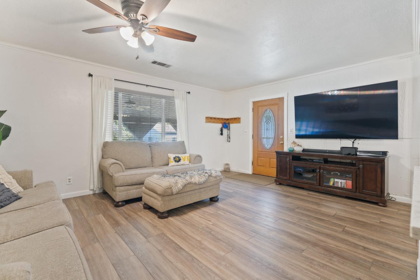 Detail Gallery Image 8 of 50 For 5367 Rosswood Ln, Redding,  CA 96001 - 4 Beds | 2 Baths