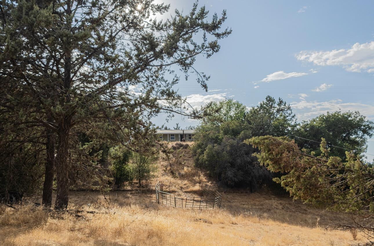 Detail Gallery Image 3 of 42 For 2350 Bryson Hesperia Rd, Bradley,  CA 93426 - 2 Beds | 1/1 Baths