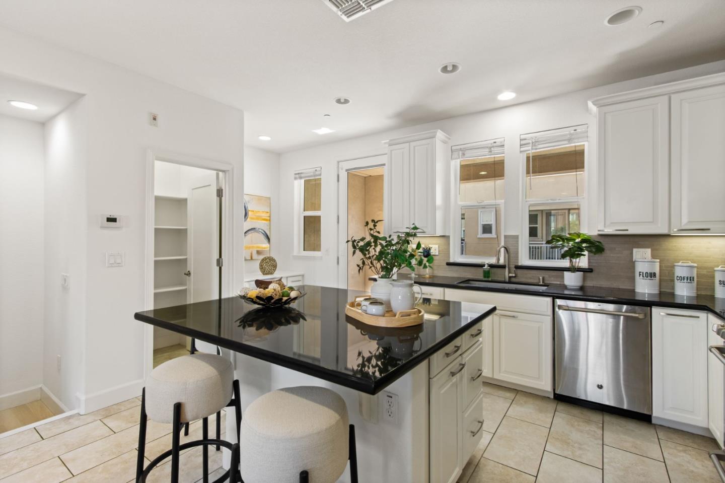 Detail Gallery Image 11 of 40 For 5886 Smoky Quartz Loop, San Jose,  CA 95123 - 3 Beds | 3/1 Baths
