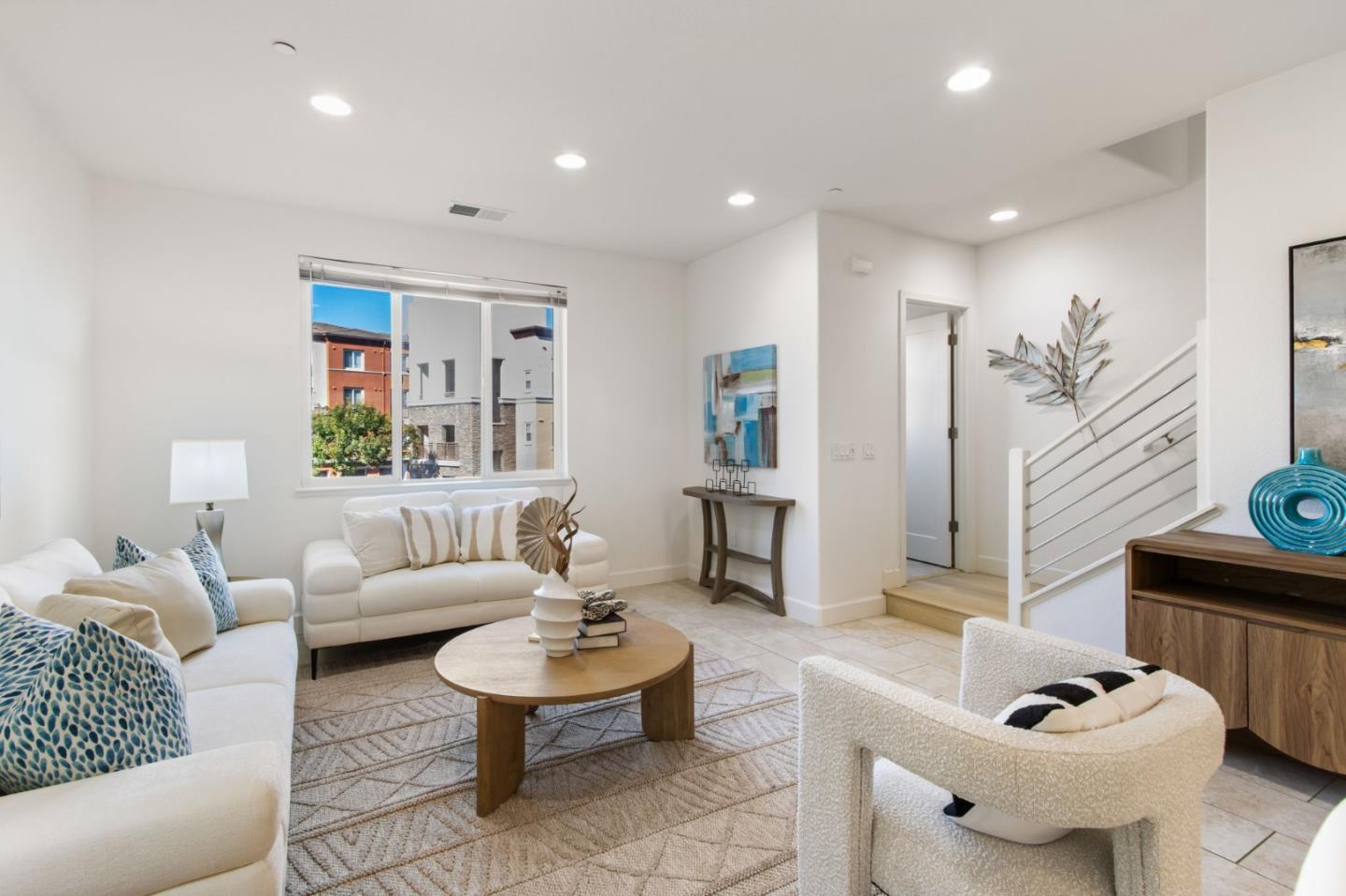 Detail Gallery Image 4 of 40 For 5886 Smoky Quartz Loop, San Jose,  CA 95123 - 3 Beds | 3/1 Baths