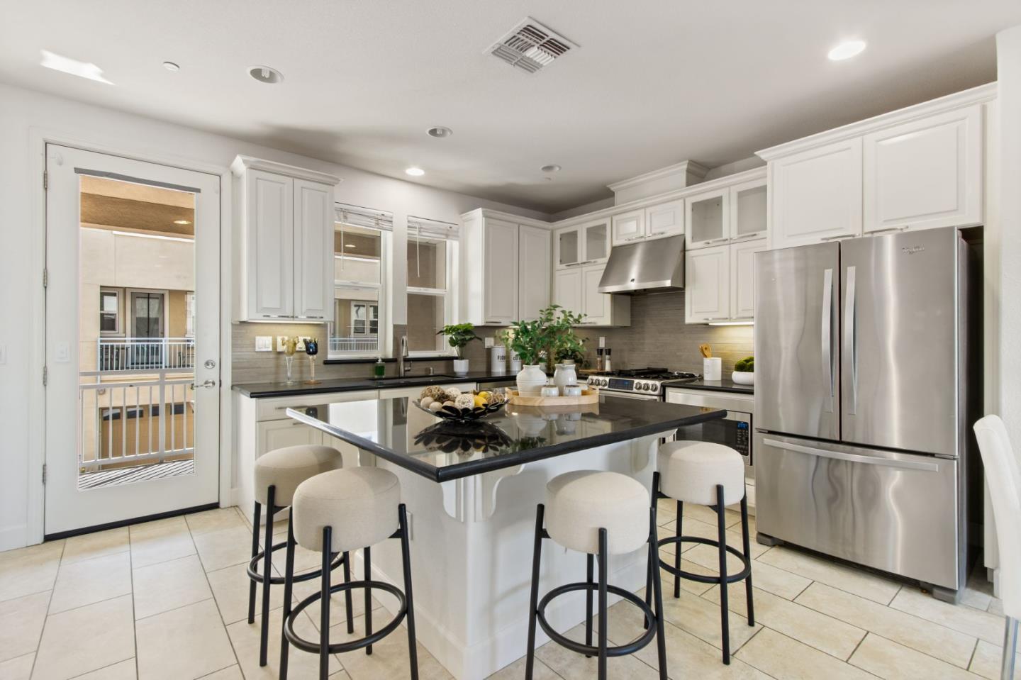 Detail Gallery Image 8 of 40 For 5886 Smoky Quartz Loop, San Jose,  CA 95123 - 3 Beds | 3/1 Baths