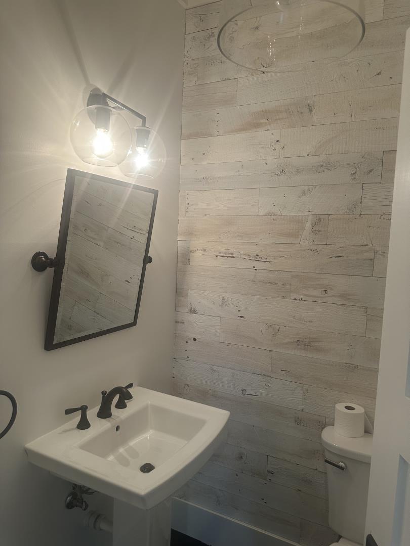 Detail Gallery Image 12 of 16 For 68 Walnut Ave, Atherton,  CA 94027 - 3 Beds | 2/1 Baths