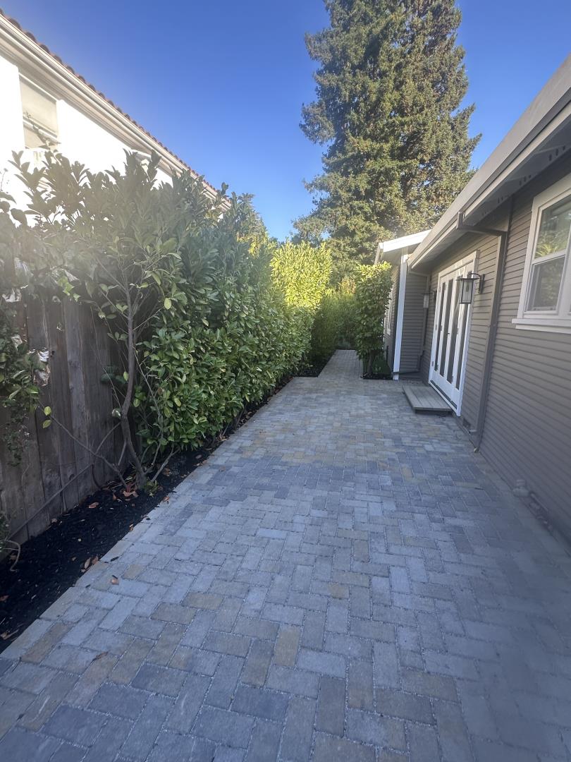 Detail Gallery Image 14 of 16 For 68 Walnut Ave, Atherton,  CA 94027 - 3 Beds | 2/1 Baths