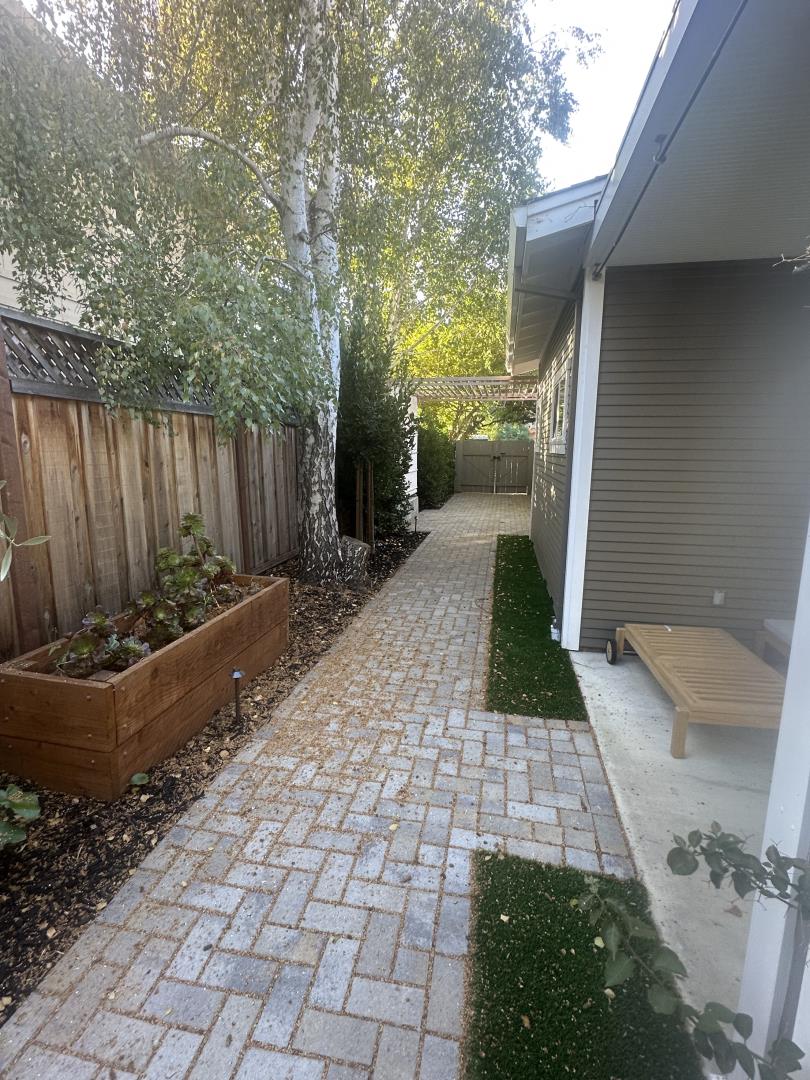 Detail Gallery Image 15 of 16 For 68 Walnut Ave, Atherton,  CA 94027 - 3 Beds | 2/1 Baths