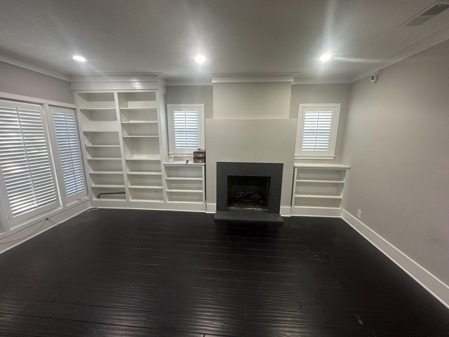 Detail Gallery Image 3 of 16 For 68 Walnut Ave, Atherton,  CA 94027 - 3 Beds | 2/1 Baths