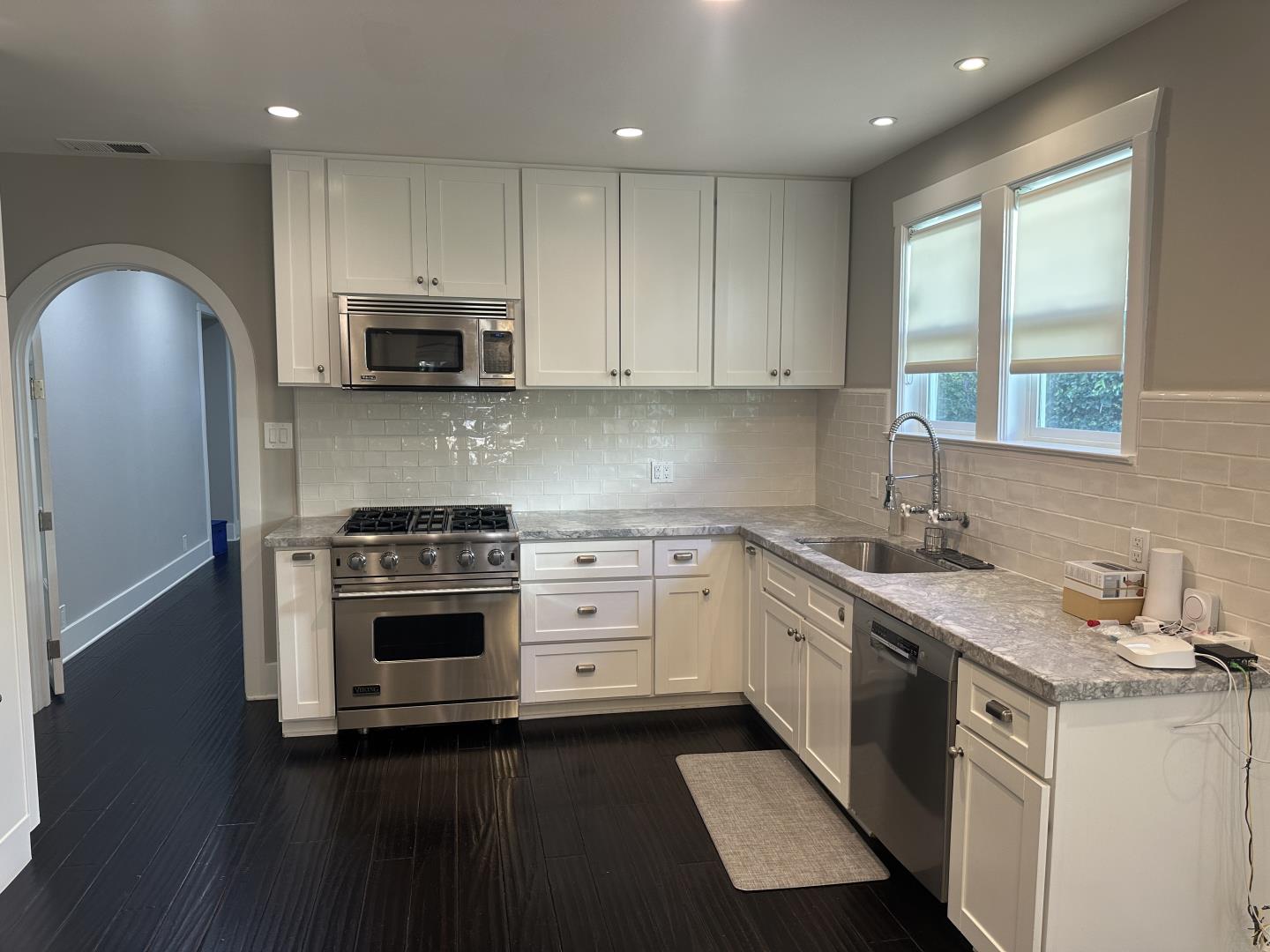 Detail Gallery Image 5 of 16 For 68 Walnut Ave, Atherton,  CA 94027 - 3 Beds | 2/1 Baths