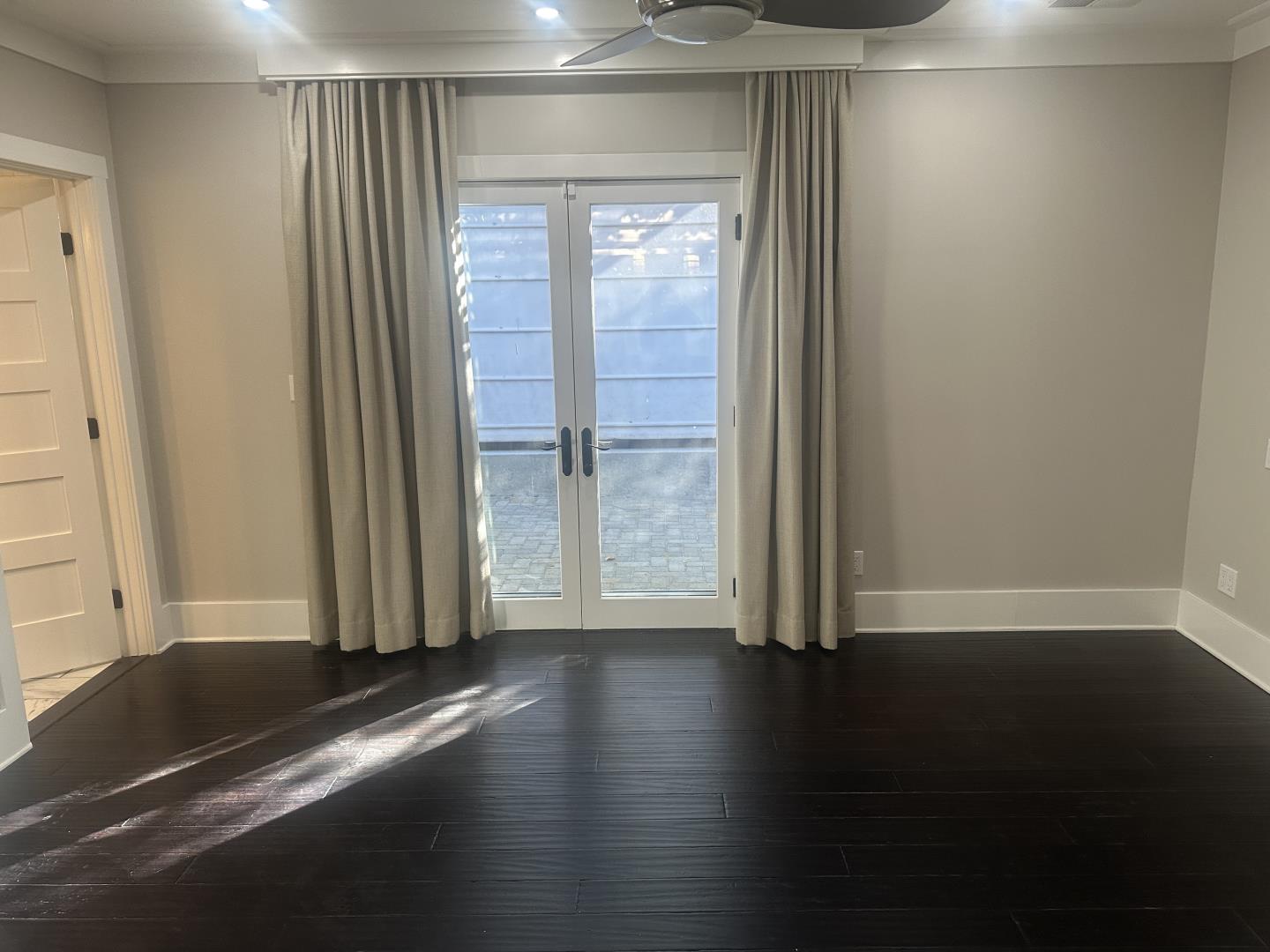 Detail Gallery Image 6 of 16 For 68 Walnut Ave, Atherton,  CA 94027 - 3 Beds | 2/1 Baths