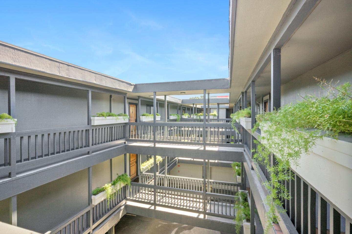 Detail Gallery Image 3 of 66 For 425 Anchor Rd #317,  San Mateo,  CA 94404 - 3 Beds | 2 Baths