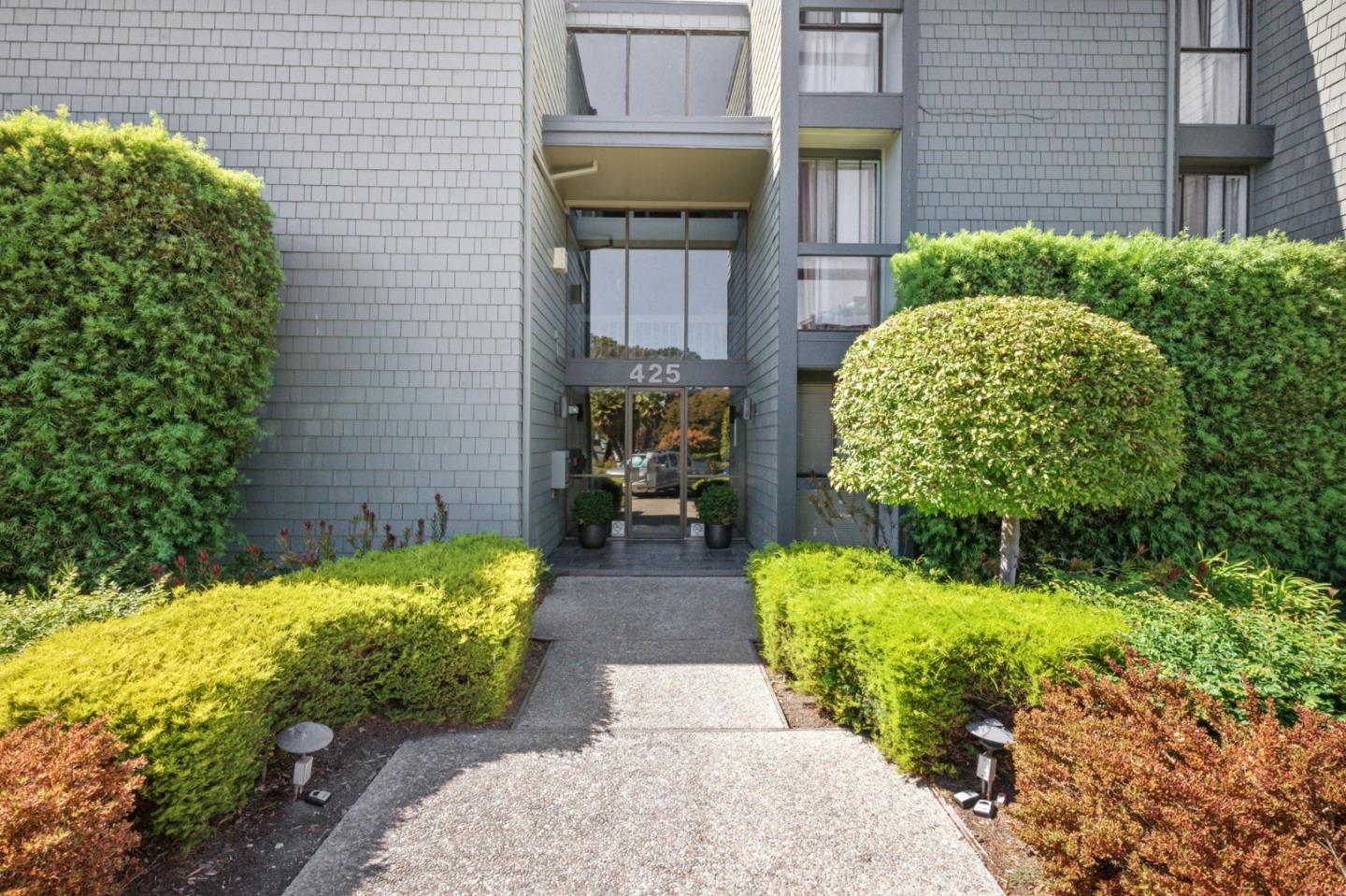 Detail Gallery Image 5 of 66 For 425 Anchor Rd #317,  San Mateo,  CA 94404 - 3 Beds | 2 Baths