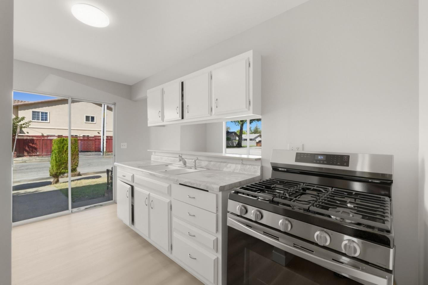 Detail Gallery Image 7 of 45 For 190 Ronan Ave, Gilroy,  CA 95020 - 4 Beds | 2 Baths