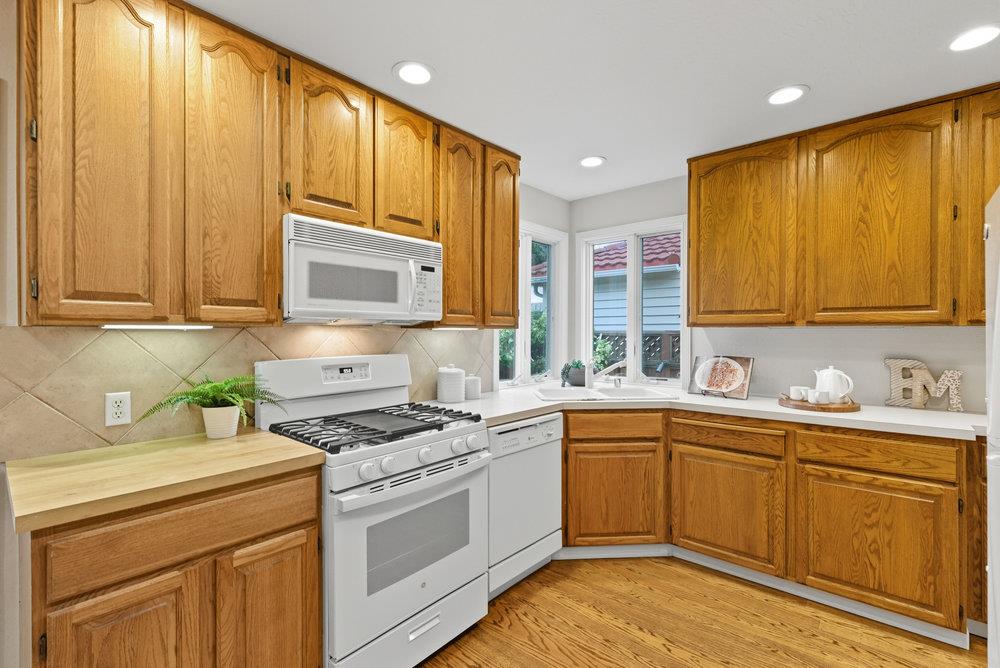 Detail Gallery Image 10 of 29 For 811 10th Ave, Redwood City,  CA 94063 - 2 Beds | 2 Baths