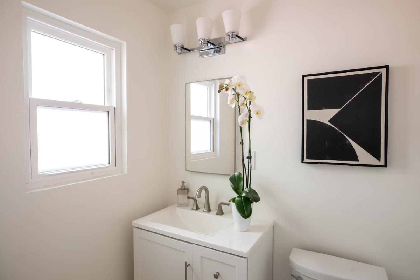 Detail Gallery Image 14 of 25 For 1840 Santa Cruz Ave, Menlo Park,  CA 94025 - 4 Beds | 3 Baths