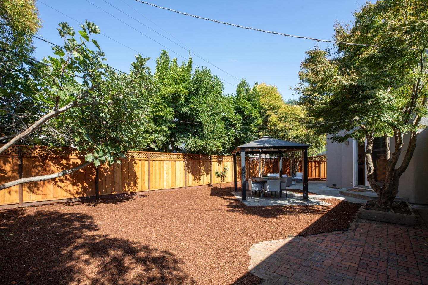 Detail Gallery Image 18 of 25 For 1840 Santa Cruz Ave, Menlo Park,  CA 94025 - 4 Beds | 3 Baths