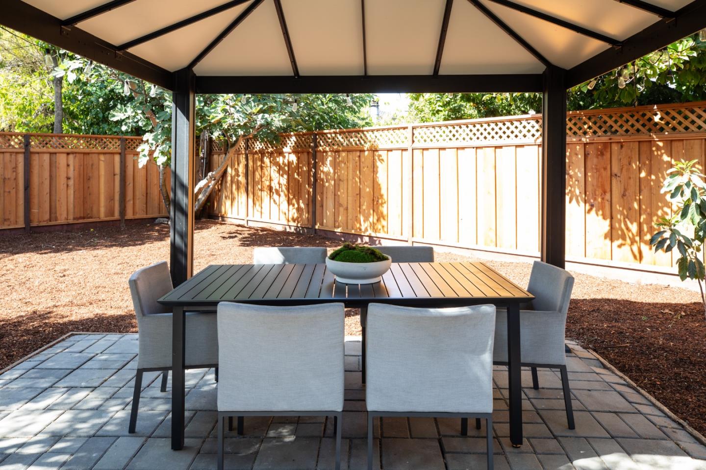 Detail Gallery Image 19 of 25 For 1840 Santa Cruz Ave, Menlo Park,  CA 94025 - 4 Beds | 3 Baths