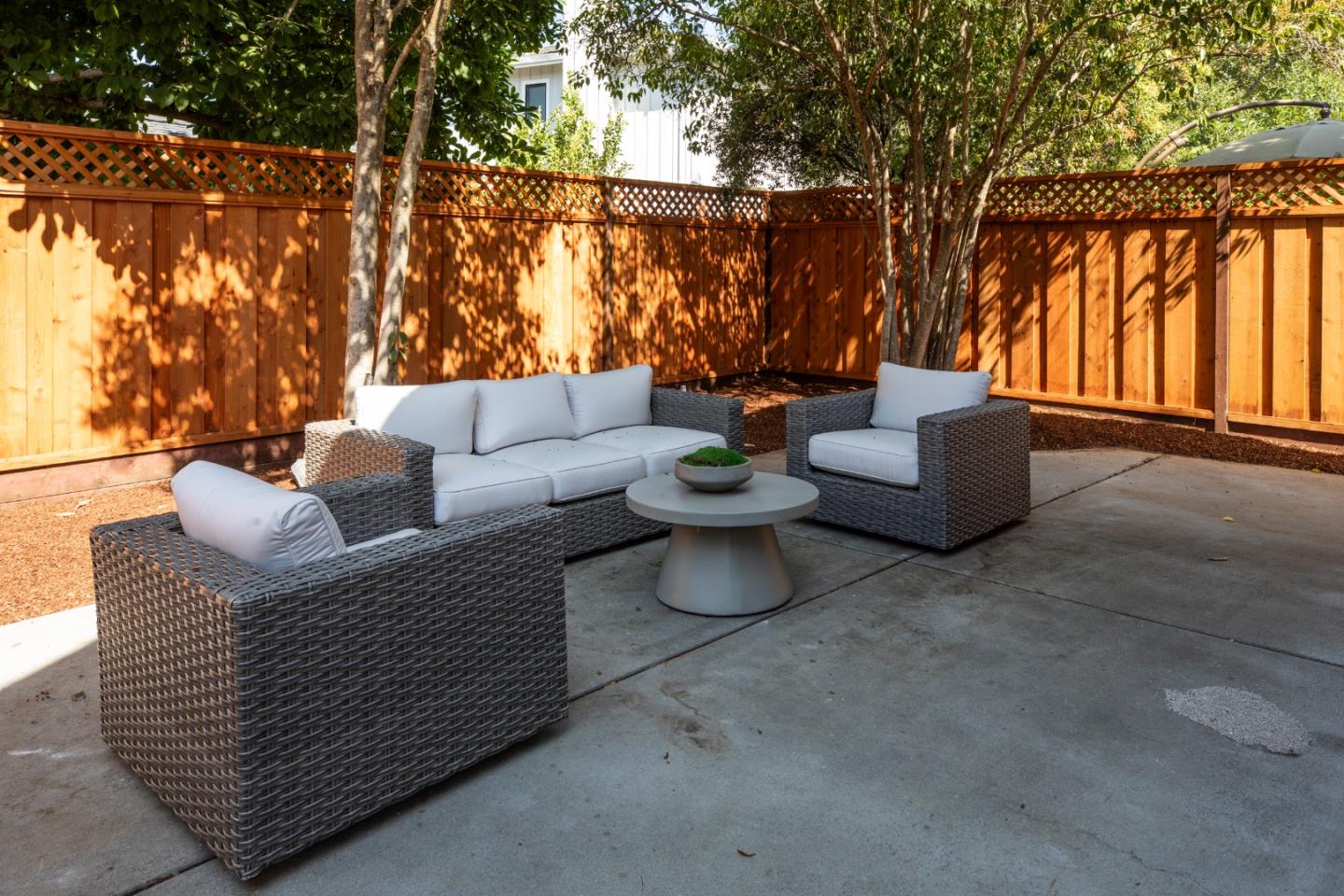 Detail Gallery Image 21 of 25 For 1840 Santa Cruz Ave, Menlo Park,  CA 94025 - 4 Beds | 3 Baths