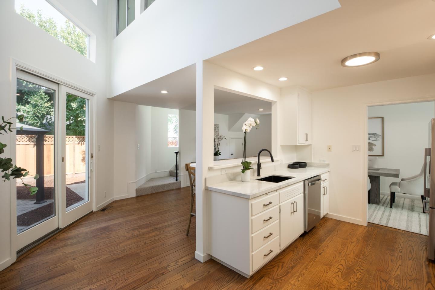 Detail Gallery Image 7 of 25 For 1840 Santa Cruz Ave, Menlo Park,  CA 94025 - 4 Beds | 3 Baths