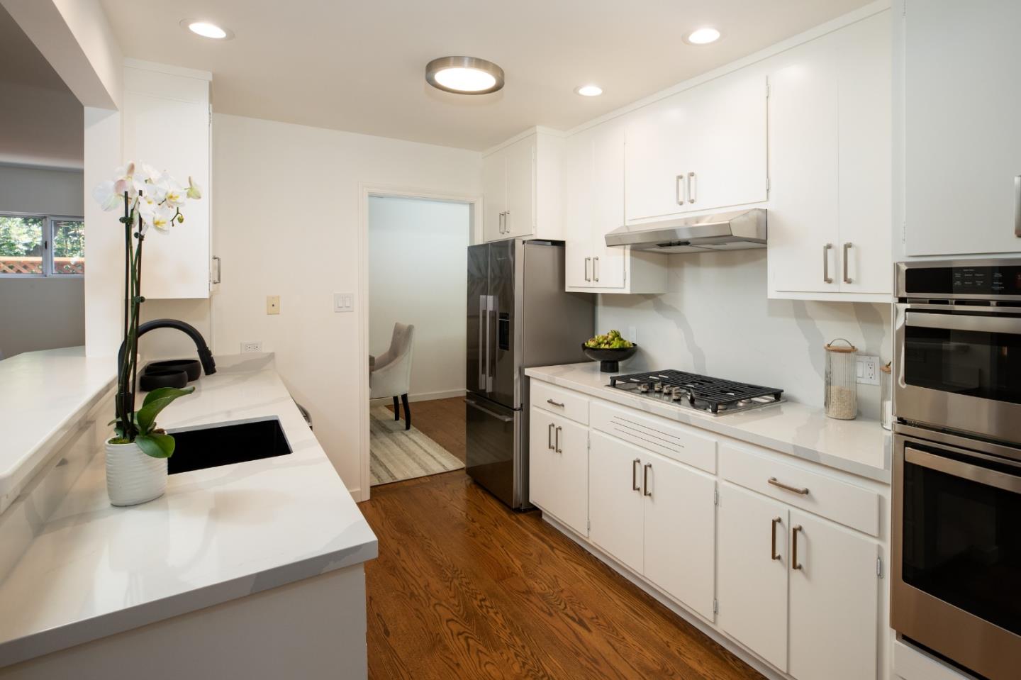 Detail Gallery Image 8 of 25 For 1840 Santa Cruz Ave, Menlo Park,  CA 94025 - 4 Beds | 3 Baths