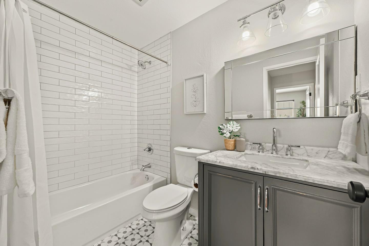 Detail Gallery Image 13 of 20 For 1557 Terra Nova Blvd, Pacifica,  CA 94044 - 4 Beds | 3 Baths