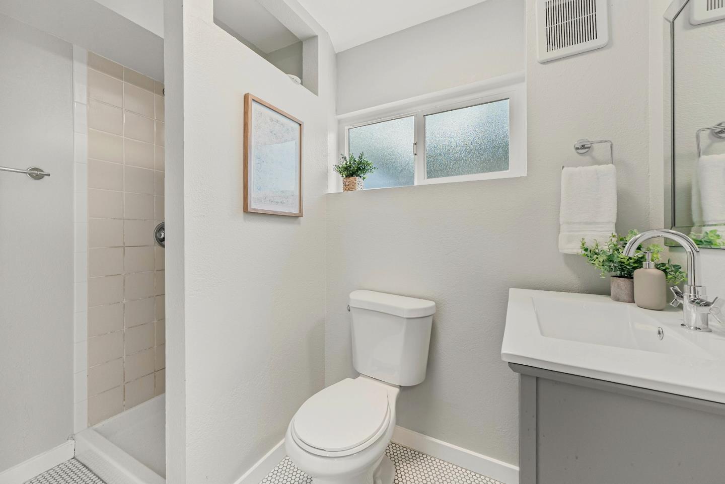 Detail Gallery Image 16 of 20 For 1557 Terra Nova Blvd, Pacifica,  CA 94044 - 4 Beds | 3 Baths