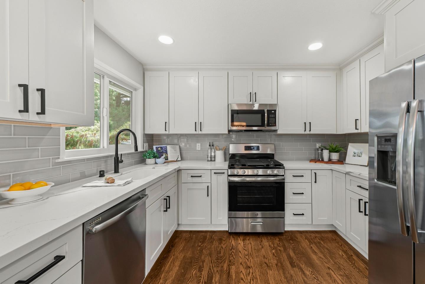 Detail Gallery Image 6 of 20 For 1557 Terra Nova Blvd, Pacifica,  CA 94044 - 4 Beds | 3 Baths