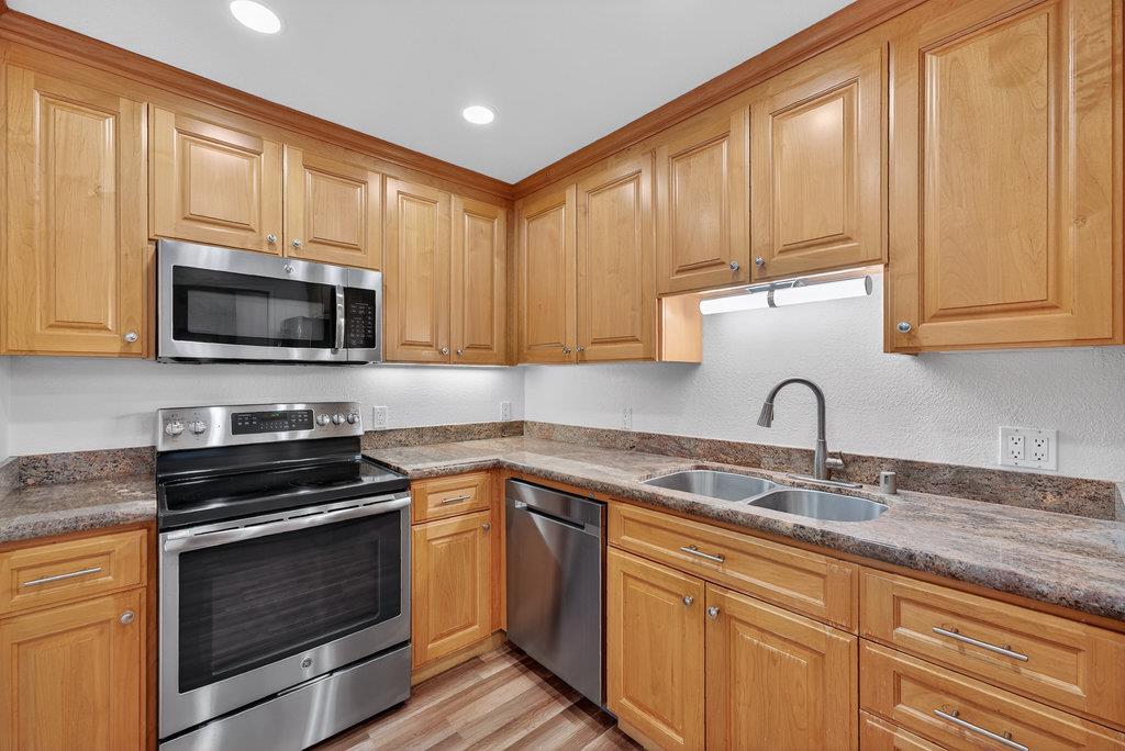 Detail Gallery Image 12 of 49 For 449 Alberto Way #C139,  Los Gatos,  CA 95032 - 2 Beds | 2 Baths