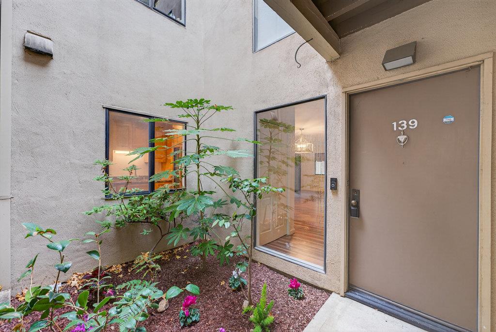 Detail Gallery Image 2 of 49 For 449 Alberto Way #C139,  Los Gatos,  CA 95032 - 2 Beds | 2 Baths