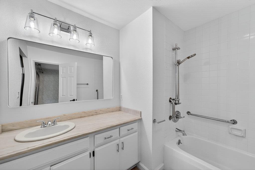 Detail Gallery Image 23 of 49 For 449 Alberto Way #C139,  Los Gatos,  CA 95032 - 2 Beds | 2 Baths