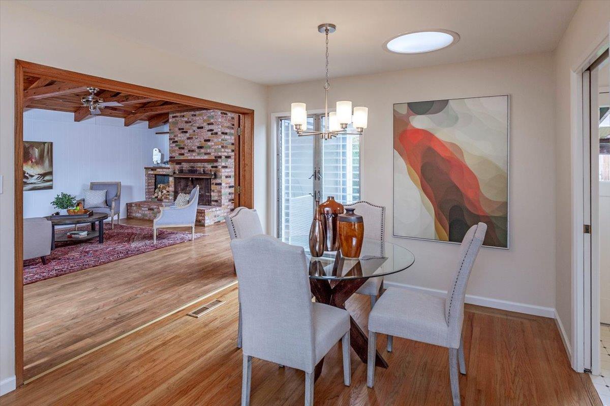 Detail Gallery Image 4 of 25 For 938 Round Hill Rd, Redwood City,  CA 94061 - 3 Beds | 2 Baths