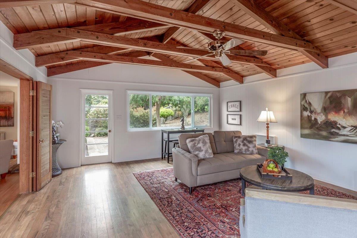 Detail Gallery Image 6 of 25 For 938 Round Hill Rd, Redwood City,  CA 94061 - 3 Beds | 2 Baths