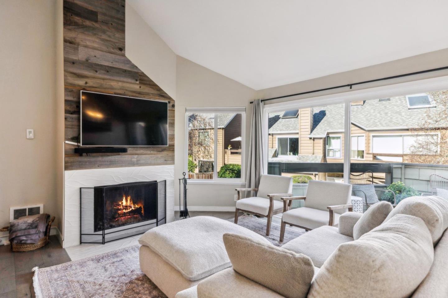 Detail Gallery Image 5 of 31 For 824 Wharfside Rd, San Mateo,  CA 94404 - 1 Beds | 1/1 Baths