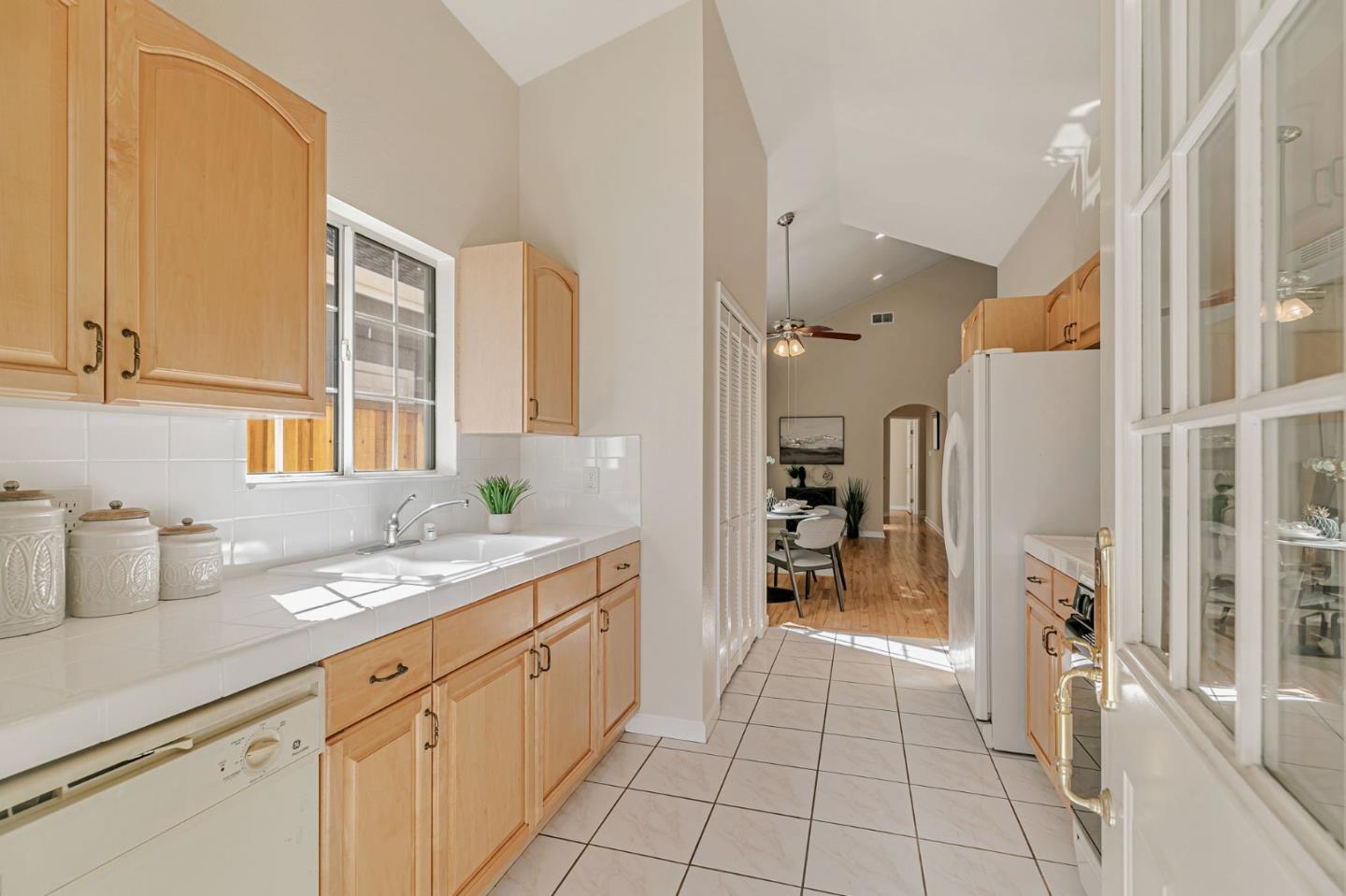 Detail Gallery Image 11 of 21 For 280 College Ave, Mountain View,  CA 94040 - 3 Beds | 2 Baths