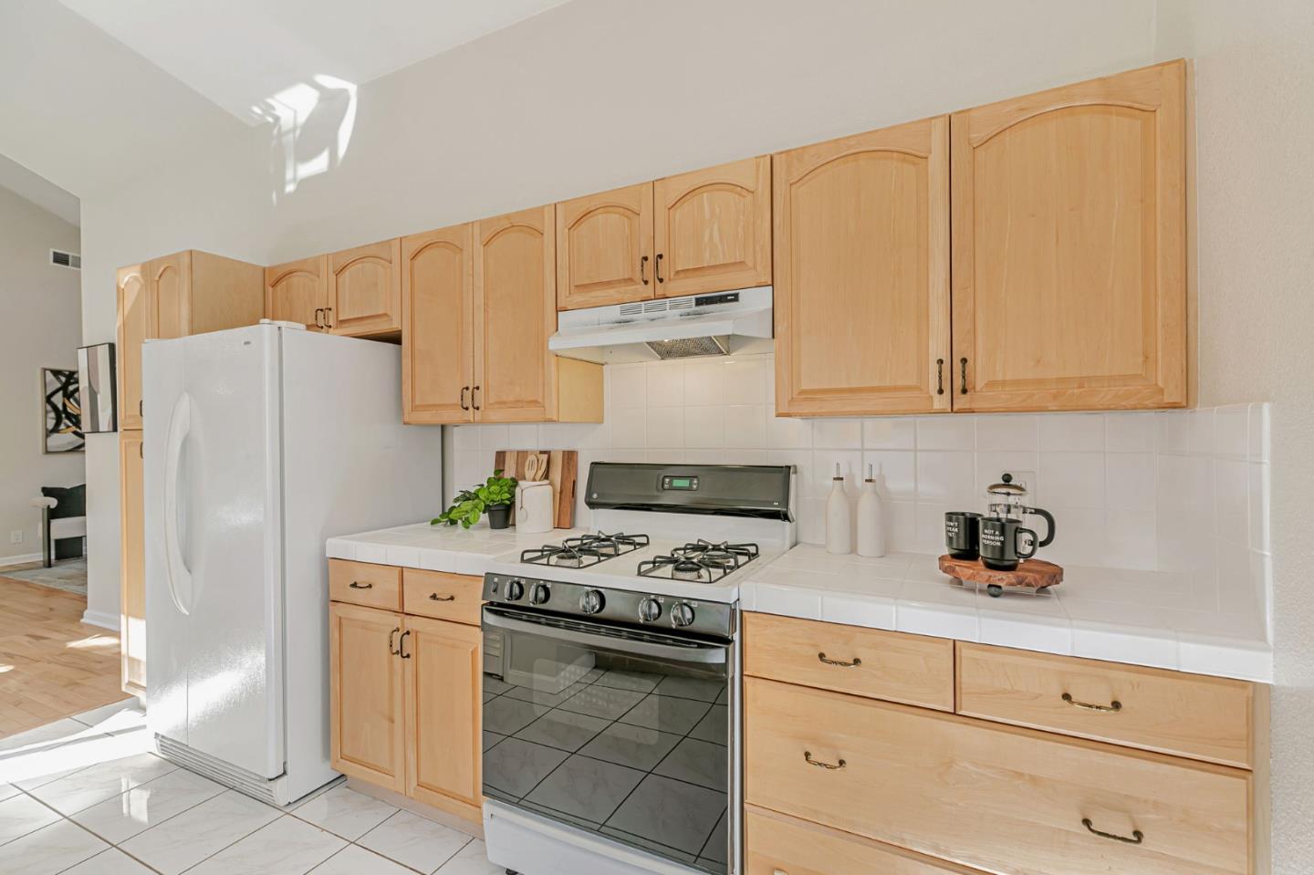 Detail Gallery Image 5 of 21 For 280 College Ave, Mountain View,  CA 94040 - 3 Beds | 2 Baths