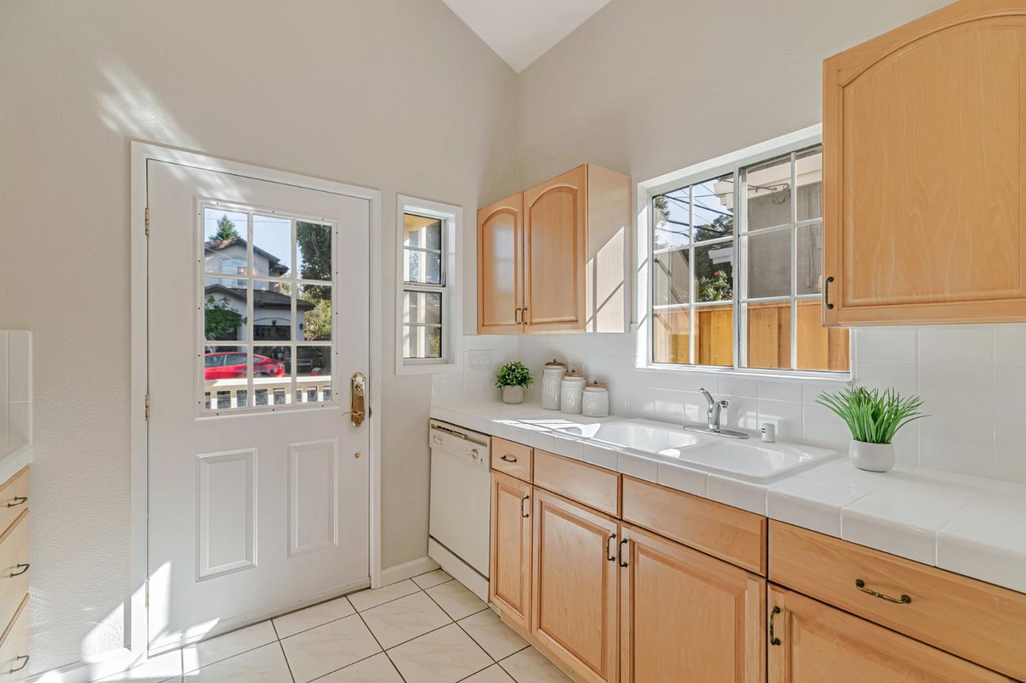 Detail Gallery Image 6 of 21 For 280 College Ave, Mountain View,  CA 94040 - 3 Beds | 2 Baths