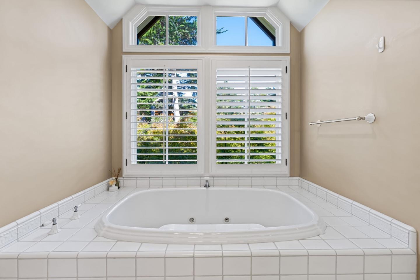 Detail Gallery Image 31 of 46 For 3937 Ronda Rd, Pebble Beach,  CA 93953 - 4 Beds | 4/1 Baths