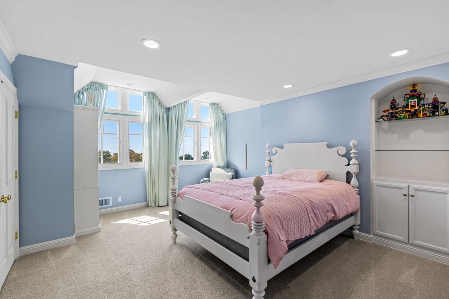 Detail Gallery Image 33 of 46 For 3937 Ronda Rd, Pebble Beach,  CA 93953 - 4 Beds | 4/1 Baths