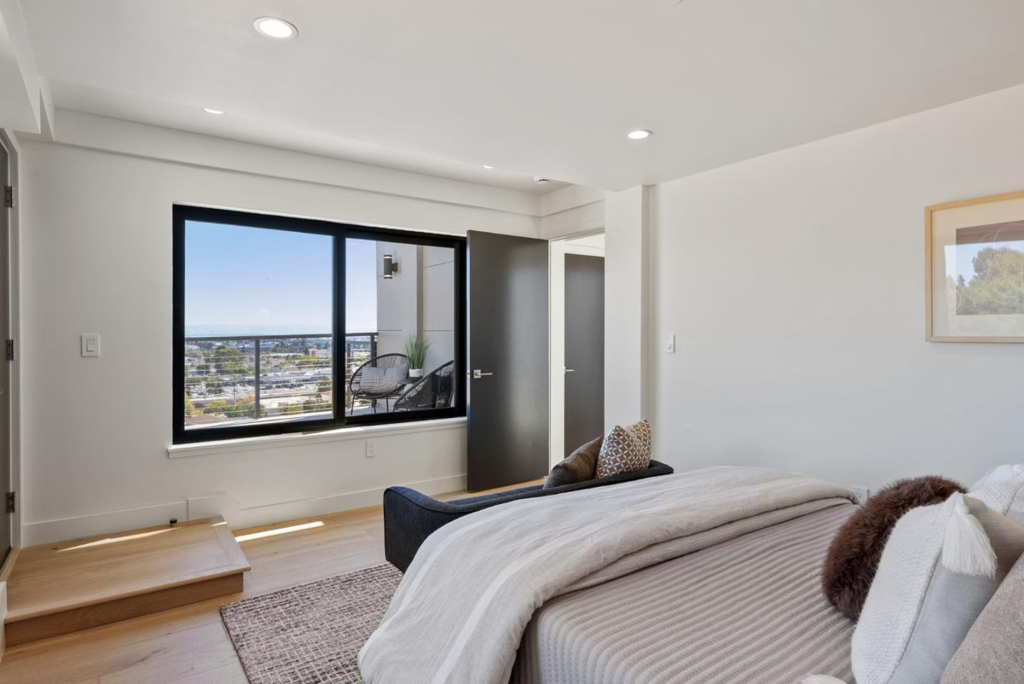 Detail Gallery Image 21 of 34 For 905 South Rd, Belmont,  CA 94002 - 4 Beds | 3/1 Baths