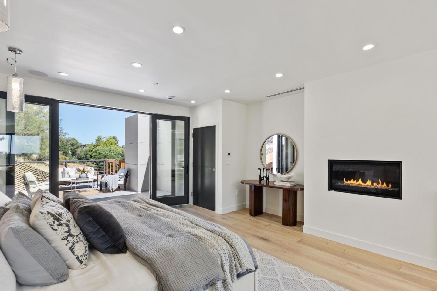 Detail Gallery Image 23 of 34 For 905 South Rd, Belmont,  CA 94002 - 4 Beds | 3/1 Baths